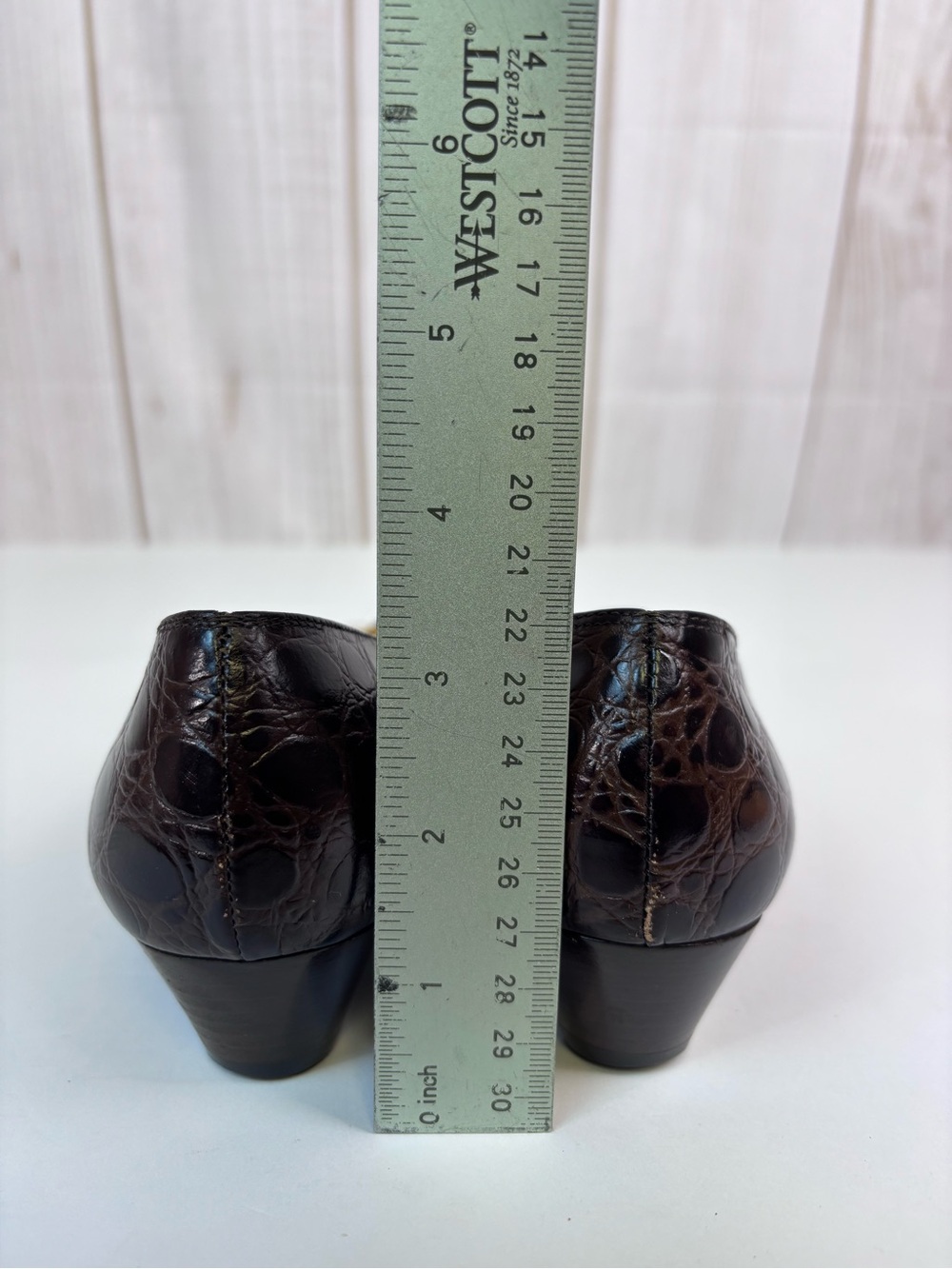 Vintage Salvatore Ferragamo Croc-Embossed Leather Vara Bow Pumps Brown Sz 7B - Picture 15 of 15